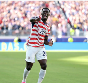 Scandale Après une ingérence de Trump, la Fifa annule le carton rouge de l’attaquant américain Balogun