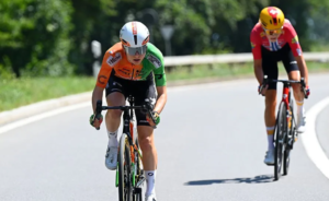 Cyclistes et étudiantes : la réalité d'un peloton à deux vitesses sur le Tour de France Femmes | franceinfo