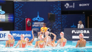 « J’essaye de passer au-dessus » : victime d’une « vague de haine », le prodige français Milan Violon poursuit sa révolution de la natation artistique - Le Parisien