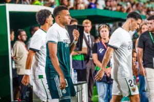Face aux racistes, il faut saluer le capitaine Mbappé - International - France - SO FOOT.com