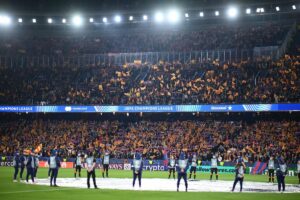 « On a passé le match à se protéger »&nbsp;: des supporters français du Barça victimes d'actes racistes lors de Barcelone - Feyenoord