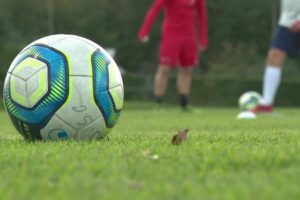 "Le visage en sang", quatre joueurs de football amateur retrouvés gravement blessés après avoir été roués de coups