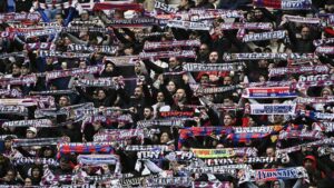 "Il faut faire le m&eacute;nage dans les tribunes", r&eacute;agit SOS Racisme, apr&egrave;s l'agression d'une &eacute;lue lors d'un match de l'OL – franceinfo