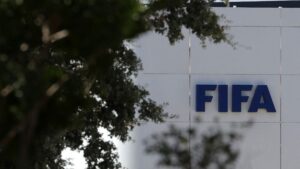 L'UEFA et la Concacaf demandent &agrave; la Fifa de verser "au moins 10 millions de dollars" aux 211 f&eacute;d&eacute;rations membres – franceinfo