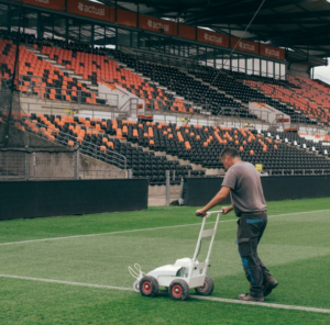 « On s’adapte à la situation »&nbsp;: à Laval, les terrains de football à l’épreuve de la sécheresse et du changement climatique
