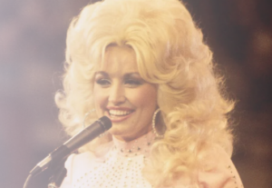 Dolly Parton, la voix protéiforme de l'Amérique | France Culture