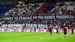 « Il ne faut pas le cacher » : Sidney Govou revient sur le racisme dans les stades et notamment celui de l’OL - Le Parisien