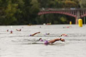 Nage ta Seine 2026&nbsp;: une troisième édition record au cœur du village Olympique - FSGT - Ligue Ile-de-France