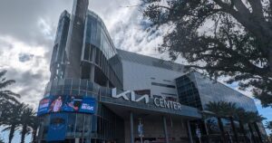 Croix gammée et salut nazi&nbsp;: à Orlando, un combat de kickboxing fait scandale