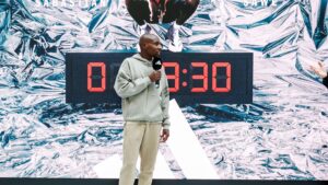 Marathon&nbsp;: "Je sais qu'il est possible de courir sous 1h59", estime Sabastian Sawe, recordman du monde – franceinfo