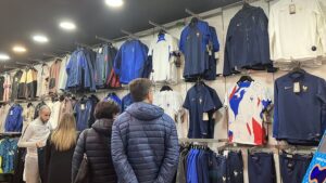 "Beaucoup de bagarres et d'insultes"&nbsp;: en Seine-et-Marne, un coll&egrave;ge interdit le port des maillots de foot – franceinfo