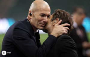 Equipe de France : « Il incarne la promesse enfantine du foot », pourquoi la joie de Zinédine Zidane nous rend heureux ?