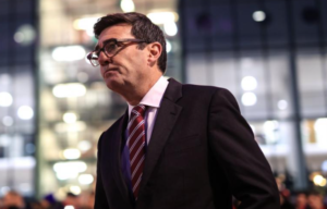 Le Premier ministre britannique Andy Burnham promet de dévoiler le détail de ses relations avec Manchester City
