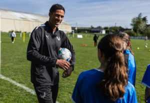 Samuel Umtiti et Raphaël Varane, champions du monde 2018, sensibilisent aux enjeux de santé des footballeurs